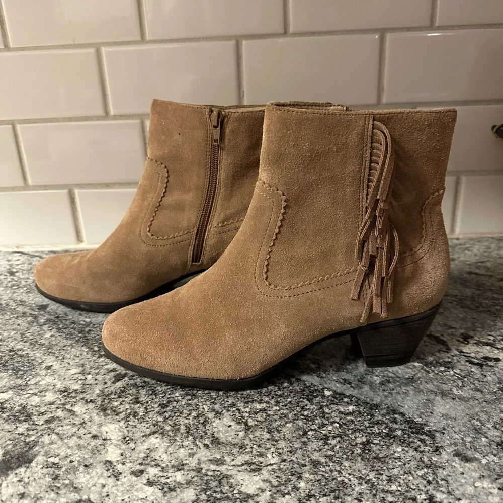 EASY SPIRIT 8.5 Tan suede fringe comfort insole woman non-slip sole boot boho